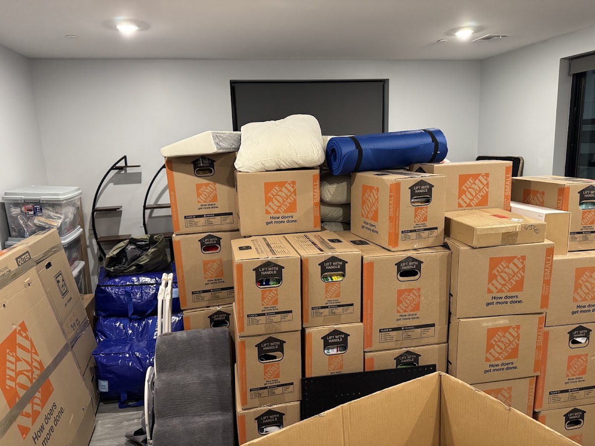 Moving-day photo shared with Carlos Lopez’s Google review