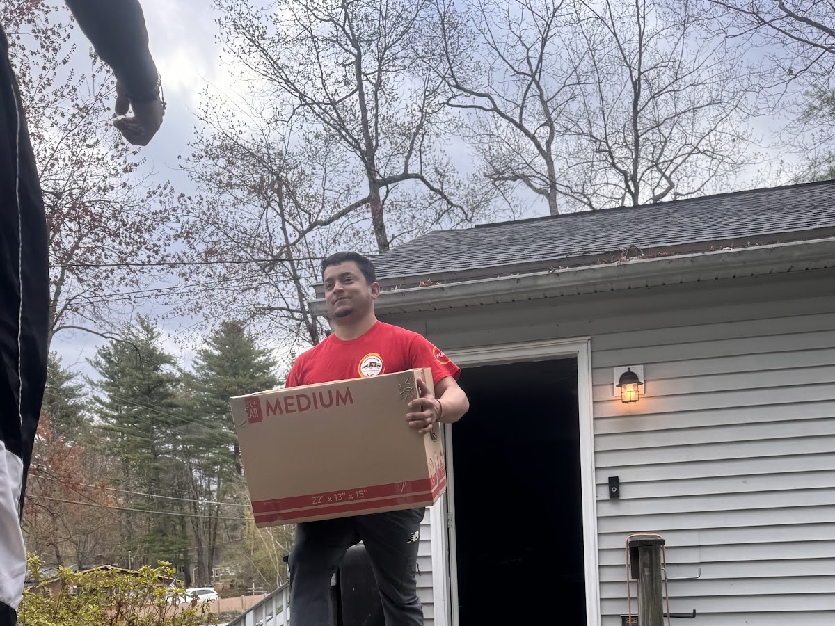Loaded moving truck photo shared with Jen Rivera’s Google review